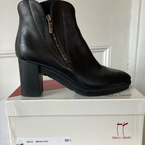 Beautiful Thierry Rabotin black leather booties 38.5 Italy